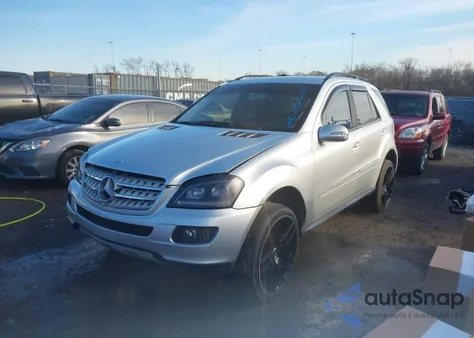 2008 Mercedes-Benz Ml 350 4Matic z USA, uszkodzony, nr VIN 4JGBB86EX8A379904